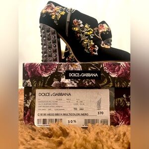 Epically beautiful very lightly used Dolce and Gabbana shoes.